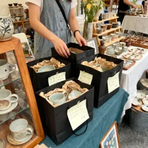 black paper bags for retail packaging